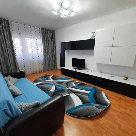 Crema Apartaments 플로이에슈티 외부 사진
